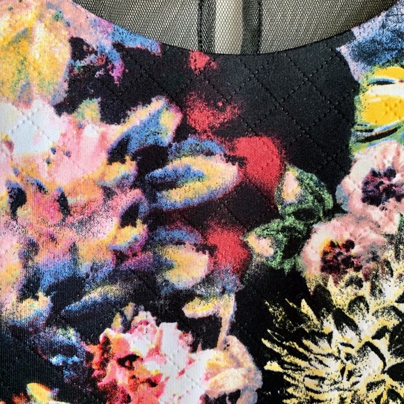 Pippa & Julie Girls black floral quilted cap sleeve dress SIZE 8 - Picture 3 of 9